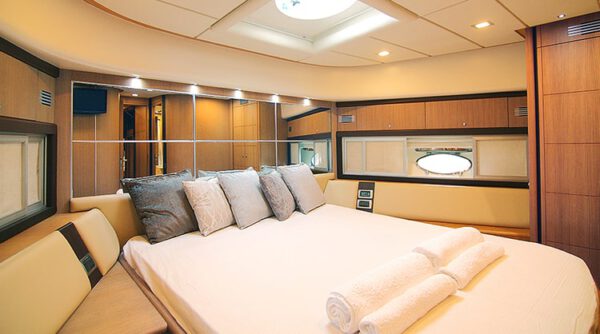 6-Rent-a-Yacht-Abacus-70