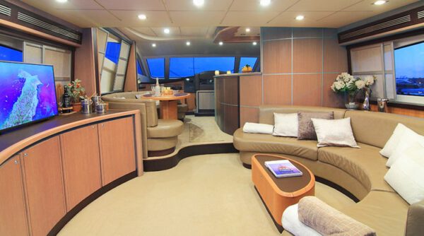 4-Rent-a-Yacht-Abacus-70