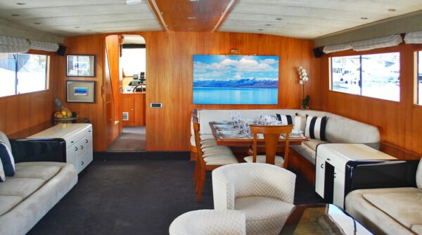 3-Rent-Yacht-Lady-86