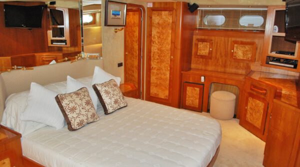 6-Rent-Yacht-Lady-86