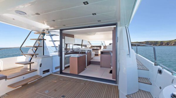 6-Yacht-Prestige-520-Rent