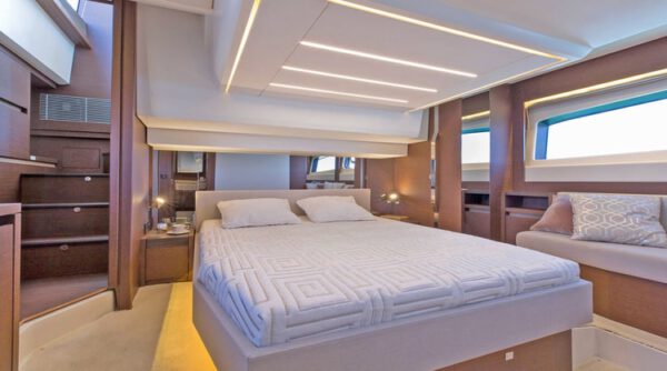 2-Yacht-Prestige-520-Rent